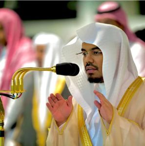 حقيقة إعفاء الشيخ ياسر الدوسري من إمامة المسجد الحرام في رمضان 2024