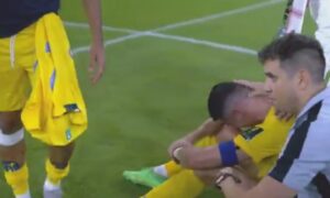 كريستيانو رونالدو ينهار بعد خسارة النصر لقب كأس الملك أمام الهلال | صور